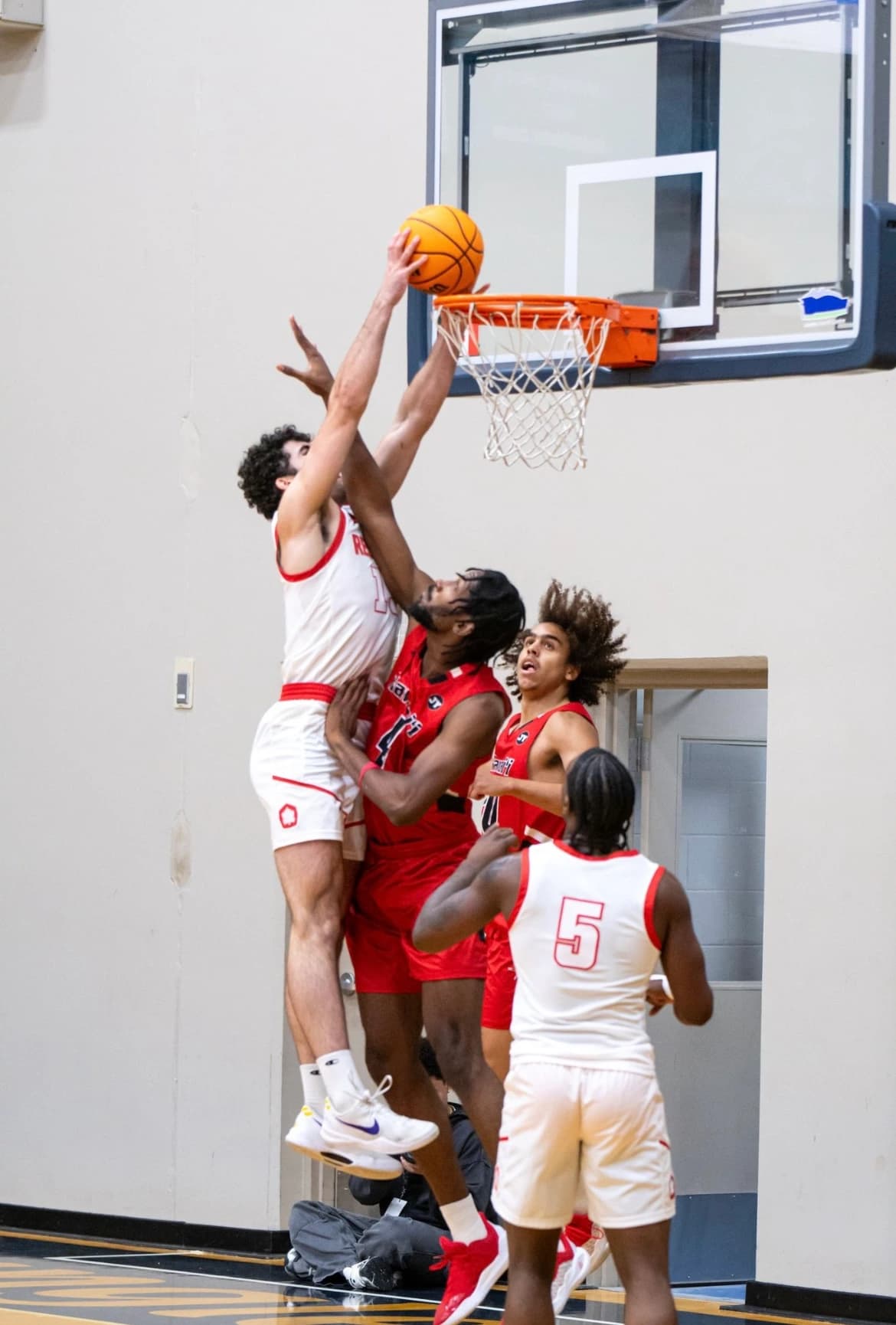 Matthys Van Bylandt finishing at the rim
